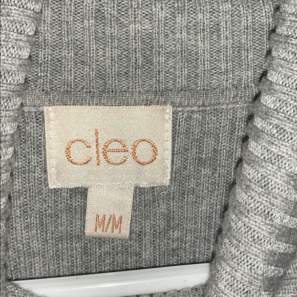 Women’s Top - Picture 2 of 2